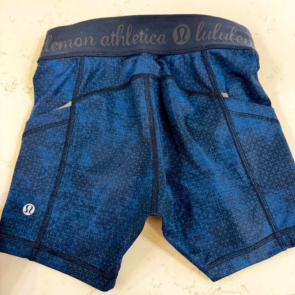 Lululemon athletica ~What The Sport / 4”Short Full   Size 2 Sashiko Print